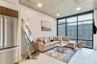 Rooftop Pool - Hot tub - Gym - King Bed - Parking - 1