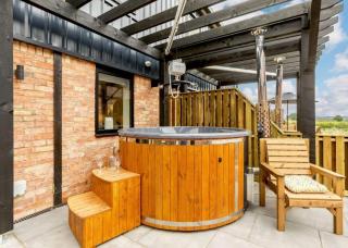 Fully Accessible-Disabled Adapted-Hot Tub-Pets - 9