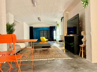 Spacious DownTown BXL Loft with Private Parking - 3