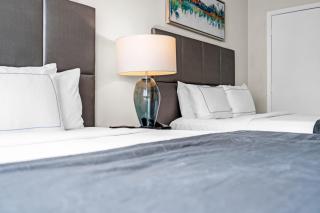 Ventur Gallery One Heated Waterfront Pool and Bar - 1