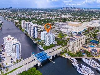 Ventur Gallery One Heated Waterfront Pool and Bar - 3