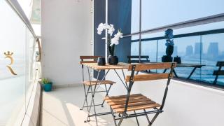 Chic 1BR Canal-View Stay in Al Reem Island Retreat - 5