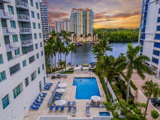 Ventur Gallery One Heated Waterfront Pool and Bar - 6