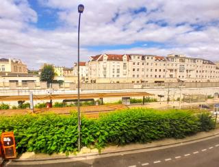 Duplex de Charme avec Bureau - Face Gare RER A - 8