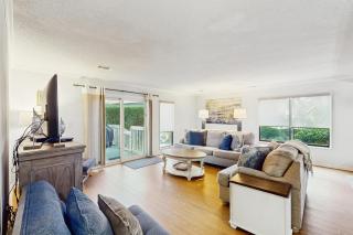 Queens Grant 653 - 3