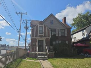 Zen Gem Near Downtown Detroit and Grosse Pointe - 9