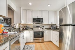 1 Block to Sunset Beach Dog-Friendly Family Home - 7