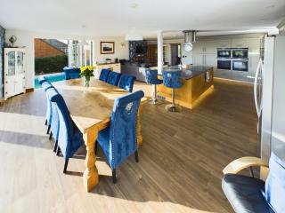 Large house with pool only 15 mins from the beach - 3