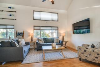 1 Block to Sunset Beach Dog-Friendly Family Home - 3