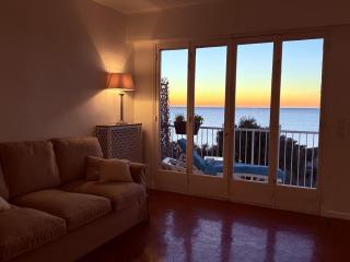 Panoramic Top Floor Sea Views & Sun-Filled Terrace - 3