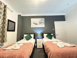 Marble Arch Family Three Bedroom Apartment - London - 5
