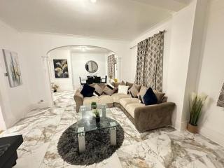 Marble Arch Family Three Bedroom Apartment - London - 2