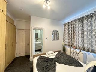 Marble Arch Family Three Bedroom Apartment - London - 1