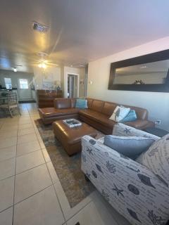 Happy House - cozy, cute rental - LOCATION! - 1