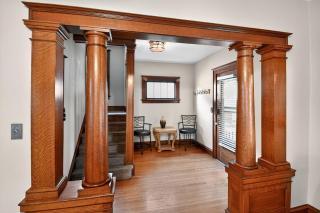 Historic Omaha Manor DT Near Zoo and Pool Table - 4