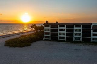 Beachfront 2br 2ba Condogulf-front, Pool, Bikes - 9