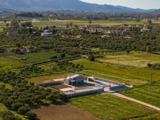 Samantha Villa, By TK Property Management - 3