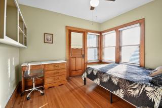 Historic Omaha Manor DT Near Zoo and Pool Table - 1