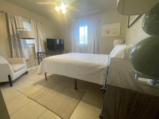 Happy House - cozy, cute rental - LOCATION! - 5