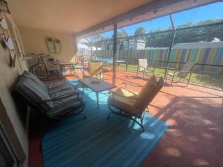 Happy House - cozy, cute rental - LOCATION! - 8