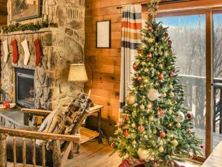 WaterFront Cabin Hot Tub Kayaks Firepit Game Consoles - 7