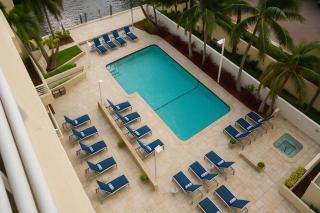 Ventur Gallery One Heated Waterfront Pool and Bar - 9