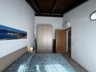 Casa Le Rocce con piscina condivisa - 1