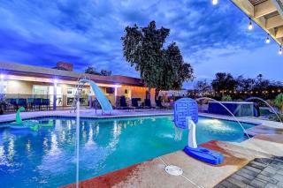 8 Large Bedrooms Heated Pool Sport Court) - 3