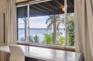 Sunshine Waterfront Lakehouse - 1