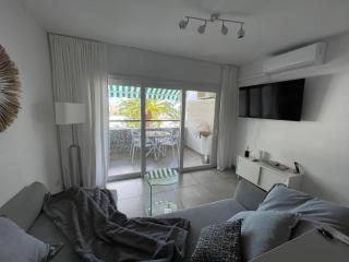 Apartment Palm Tree View - 8