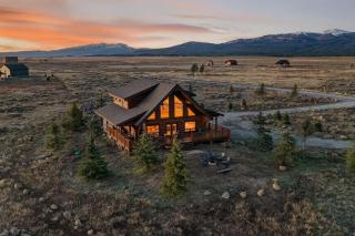Here & Now | Yellowstone Cabin w/ Hot Tub & Views! - 9