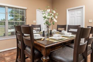 Cozy Texas Getaway with Fireplace Near Lakes - 5