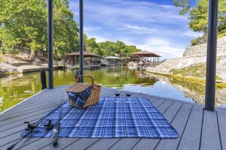 Luxury Lakefront Retreat, Private Dock and Fire Pit - Granbury - 5