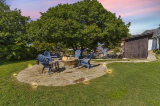 Luxury Lakefront Retreat, Private Dock and Fire Pit - 9