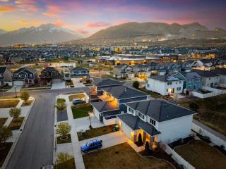 Suburban Bliss Extended Stay - 7