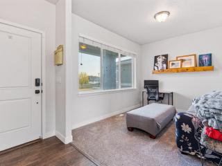 Suburban Bliss Extended Stay - 5