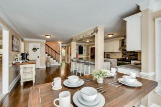 6 Mi to Dtwn Anderson Grand Family Home with Yard! - 4