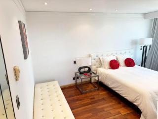 Large apartment with Jacuzzi and view in luxury district - 4