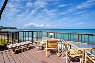 Oceanfront Lahaina Condo with Balcony and Pool Access! - 9