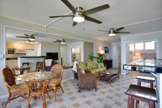 Oceanfront Lahaina Condo with Balcony and Pool Access! - 6