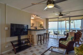 Oceanfront Lahaina Condo with Balcony and Pool Access! - 4