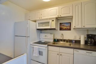 Oceanfront Lahaina Condo with Balcony and Pool Access! - 2