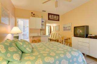 Ft Lauderdale Area Condo - Walk to Beach and Shops! - 1