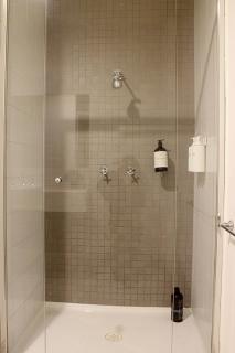 Stylish & Spacious 2BR Apt, Queen Vic Market & CBD - 5