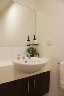 Stylish & Spacious 2BR Apt, Queen Vic Market & CBD - 4