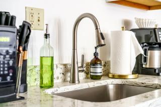 Prime Location Top Rated Clean Parking Free! - 2