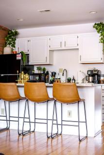 Prime Location Top Rated Clean Parking Free! - 1