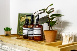 Prime Location Top Rated Clean Parking Free! - 5