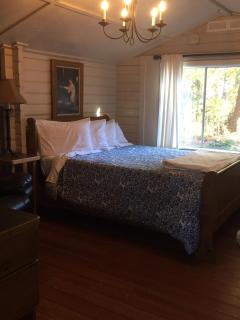 Saratoga beach cabin with hot tub - 3