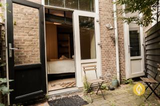 Bright 2-Bedroom Apartment with Garden in Amsterdam South - 8